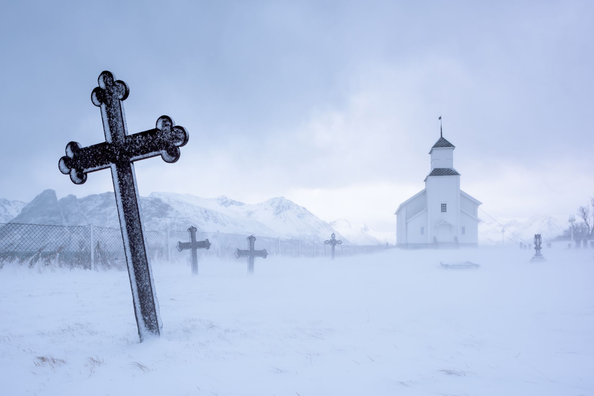 Kerkje in sneeuwstorm